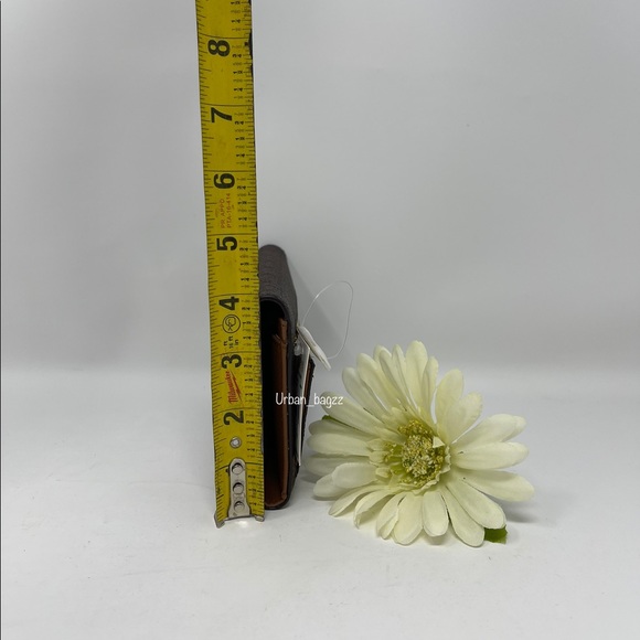 Michael Kors JST Large Trifold Wallet - Picture 4 of 10